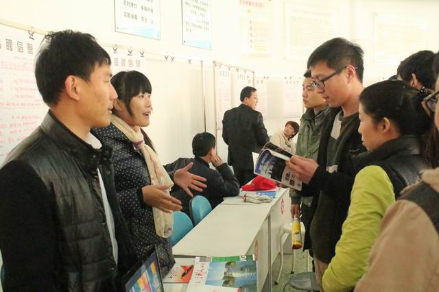 美术与艺术设计学院组织应届毕业生参加招聘会