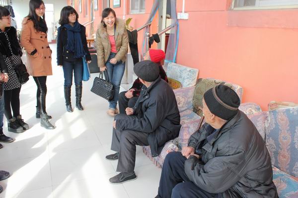 播撒爱心 传递温暖——美术与艺术设计学院开展新学期志愿者活动
