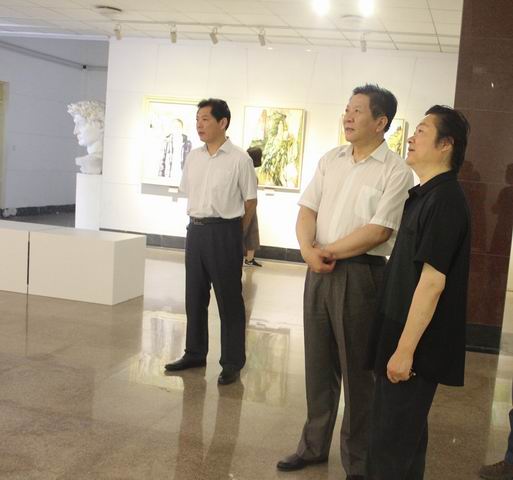 美术与艺术设计学院举办《行言寓彰——油画作品四人展》