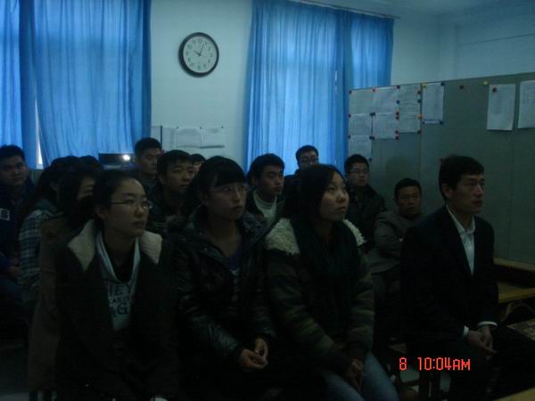 美术与艺术设计学院组织师生观看党的十八大开幕式盛况