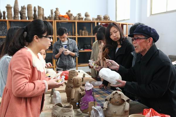 美术与艺术设计学院举办非物质文化遗产走进校园活动